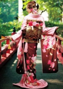 Kimono perkahwinan merah