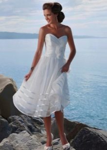 Szyfonowa suknia ślubna na plaży