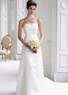 Jednoduché svadobné šaty s vlečkou