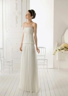 Paprasta vestuvinė suknelė su klostuotu sijonu