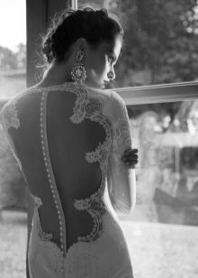 Berta Bridal Mežģīņu kāzu kleitas ar vaļēju muguru