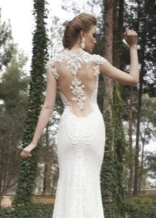 Renda nas costas em vestido de noiva