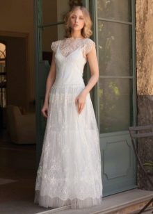 Gaun pengantin dalam gaya Provence dengan tali spageti