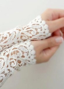 Netzhandschuhe für ein Hochzeitskleid