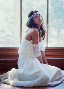 Gaun pengantin Boho dengan unsur renda