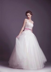Gaun pendek perkahwinan dari Anastasia Gorbunova