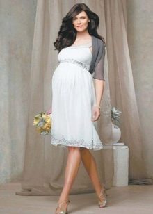 Gaun pengantin pendek untuk wanita hamil dengan bolero