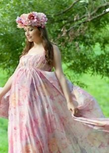 Цветна сватбена рокля за бременни