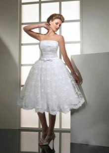 Gaun pengantin renda A-line