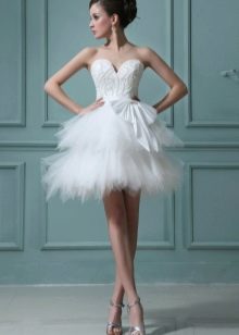 Gaun pengantin dengan tutu