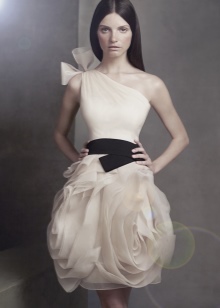 Vestido de novia corto de Vera Wong