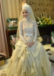 Musulmoniška vestuvinė suknelė su pūstu sijonu