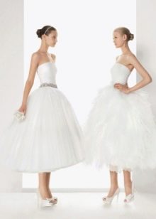 Krátke svadobné šaty s plnou sukňou