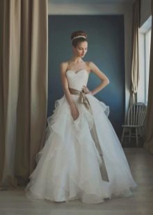 Bujna suknia ślubna od Natashy Bovykina