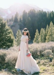 Decote modesto bordado em vestido de noiva