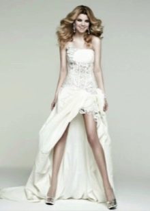Mini vestido de noiva com cauda