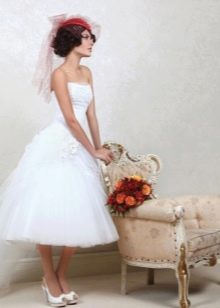 Brautkleid mit Midi-Schleier