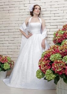 Евтина сватбена рокля с ажурна горна част