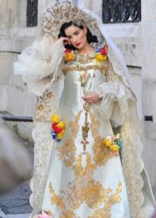 Viegla krievu stila kāzu kleita
