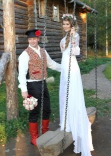 Rusiško stiliaus vestuvinė suknelė su traukiniu