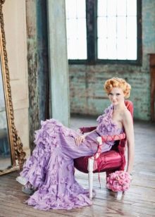 Gaun pengantin warna ungu