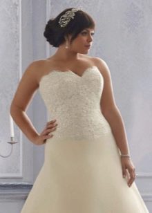 Сватбена рокля за пълен млечен цвят