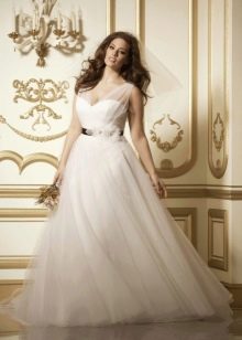 Буйна бяла сватбена рокля за дебели булки