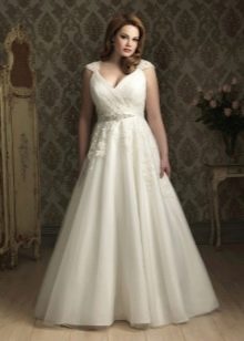 Gaun pengantin untuk pengantin gemuk dengan renda