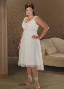 Krátké svatební šaty v empírovém stylu pro tlusté nevěsty