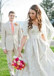 Vestido de novia en color plateado