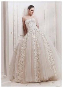 فستان زفاف منتفخ مع الدانتيل