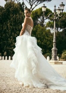 Vestido de novia de Alessandro Angelozzi con espalda abierta