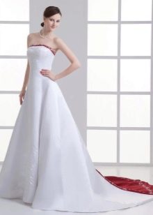 Vestuvinė suknelė su raudonu įdėklu