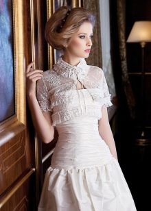 Gaun pengantin dengan bolero