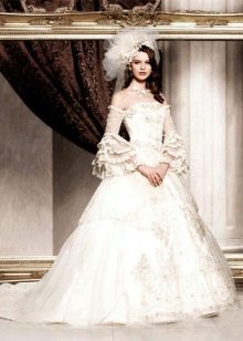 Viktorijos laikų vestuvinė suknelė