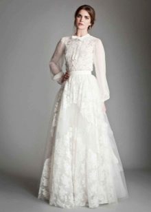 Gaun pengantin tertutup dalam gaya 40-an