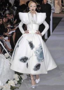 Svatební šaty s nabíranými rukávy od Diora