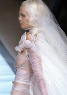 Przerażająca odsłaniająca suknia ślubna