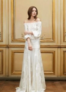 Gaun pengantin bertingkat rendah dengan lengan retro