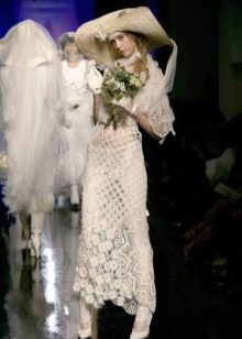 Сватбена рокля с плетене на една кука с техники с различна сложност