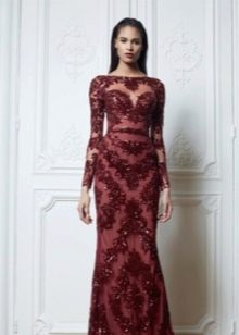 Gaun sarung burgundy dengan renda