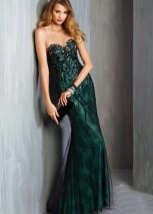 Gaun malam hijau dengan renda