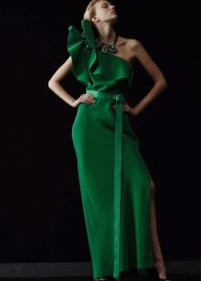 Gaun hijau petang dengan ruffles