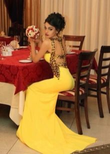 Žluté večerní šaty