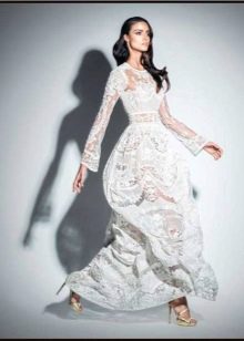 Gaun renda putih oleh Zuhair Murad