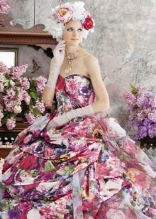 Květinové svatební šaty