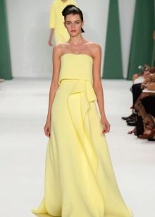 Váy dạ hội màu vàng của Carolina Herrera