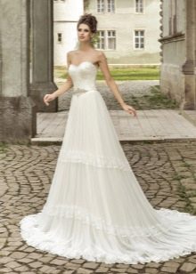 Gaun pengantin A-line dengan renda