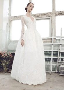 فستان زفاف منتفخ مع دانتيل