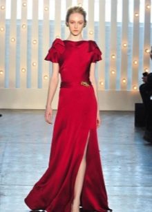שמלה אדומה תקריב של ג'ני פקהאם